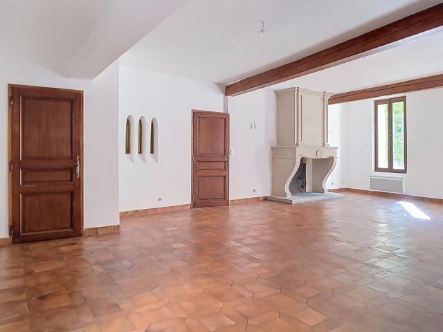 Location Appartement Place de Verdun, Carpentras