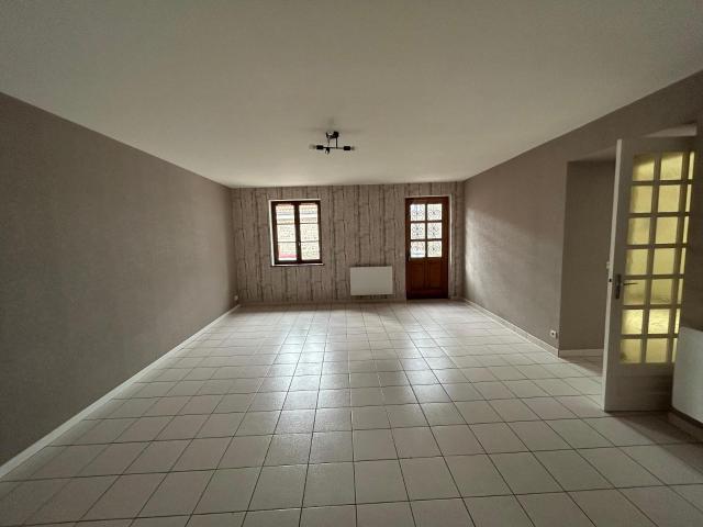 Location Appartement Place de l’Église, Cuzieu