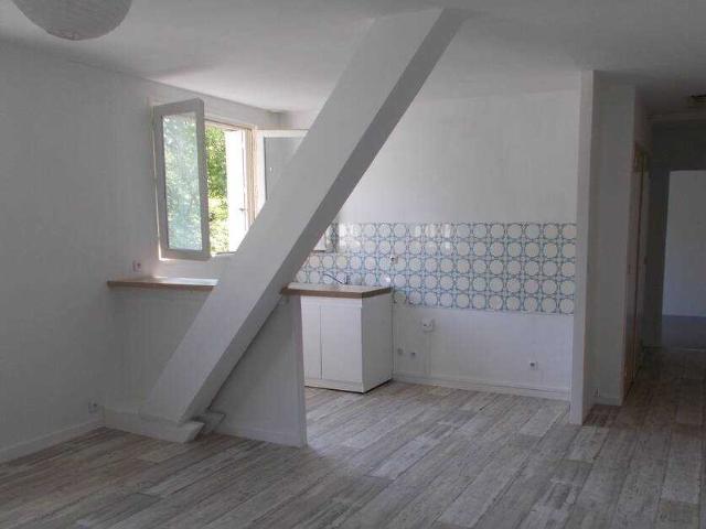 Location Appartement Place de la Gare, La Loupe