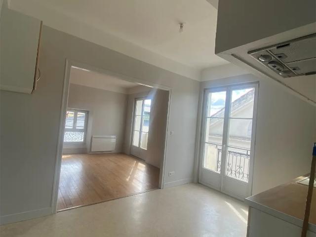 Location Appartement Place de la Halle, Vic en Bigorre