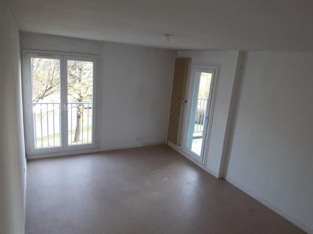 Location Appartement Place de la Mairie, Coligny