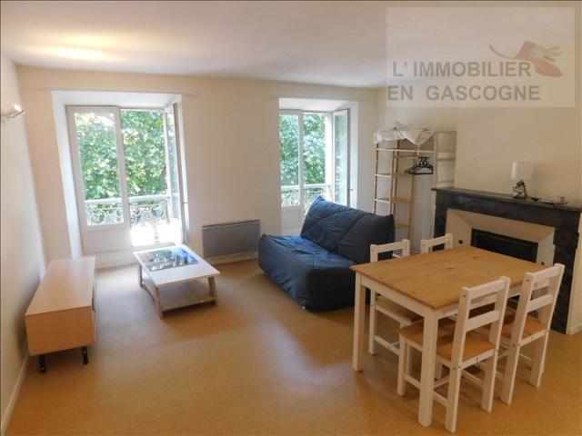 Location Appartement Place de la Mairie, Leboulin