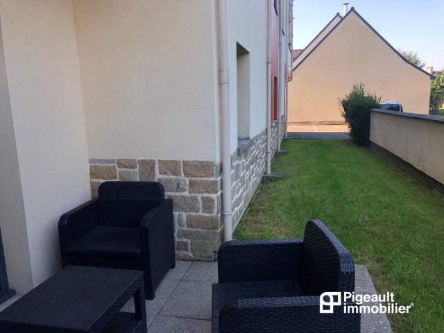 Location Appartement Place de la Mairie, Saint Germain sur Ille