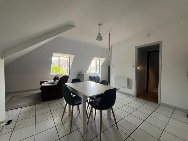 Location Appartement Place de la Mairie, Saint Méen le Grand