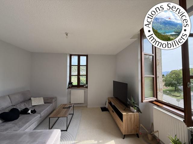 Location Appartement Place de la Mairie, Sainte Marie d'Alvey