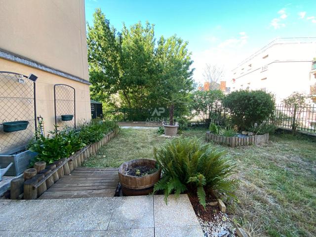 Location Appartement Place de la Piscine, Pontoise