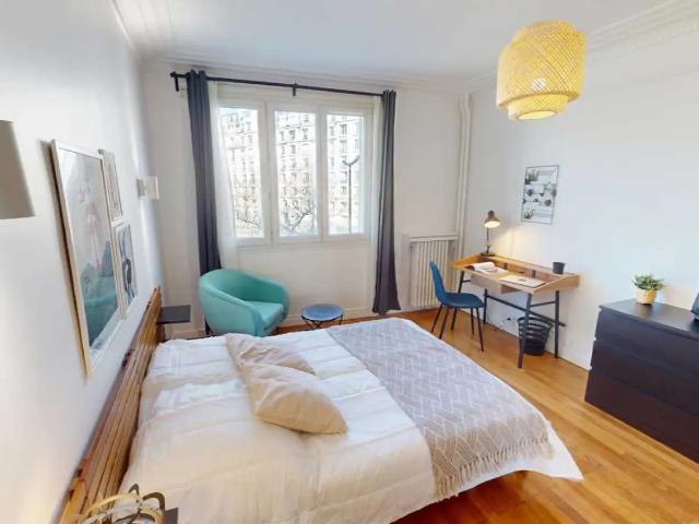 Location Appartement Place de la Porte de Châtillon, Paris
