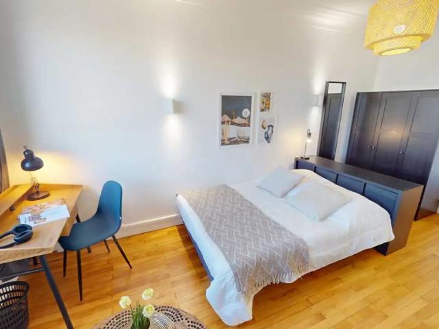 Location Appartement Place de la Porte de Châtillon, Paris