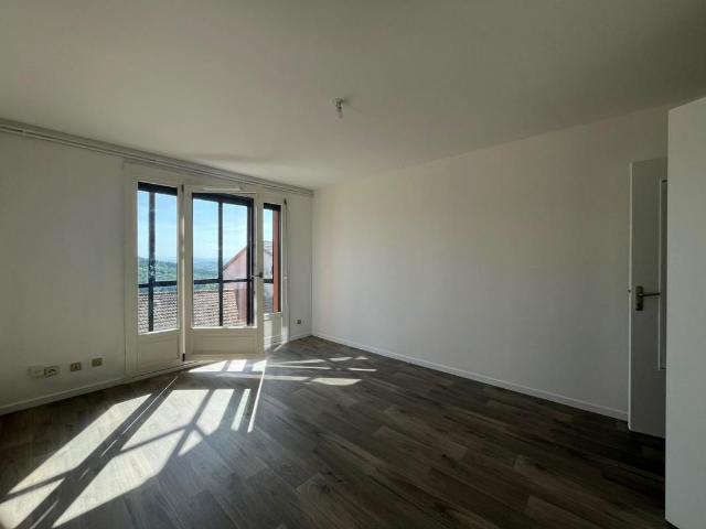 Location Appartement Place de la Rancune, Thizy les Bourgs