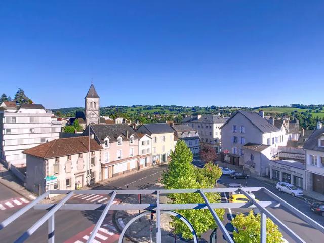 Location Appartement Place de la République, Arpajon sur Cère
