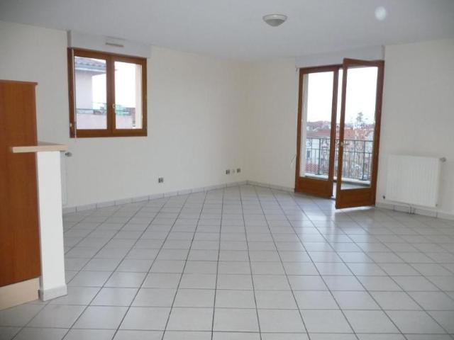 Location Appartement Place de la République, Saint Just Saint Rambert