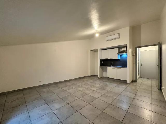 Location Appartement Place de la République, Thuir