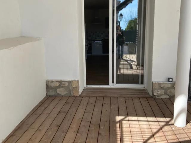 Location Appartement Place de la République, Vergèze