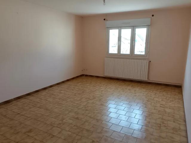 Location Appartement Place de l'Église, Marolles les Braults