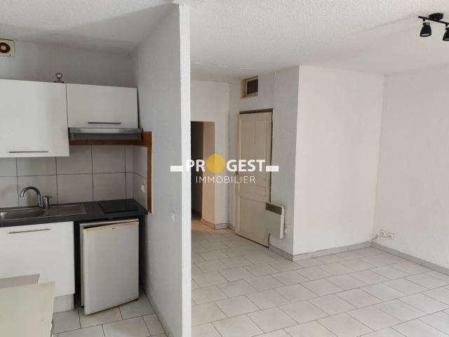 Location Appartement Place de l'Église, Belcodène