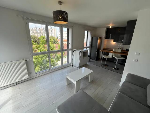 Location Appartement Place de l'Église, Romainville