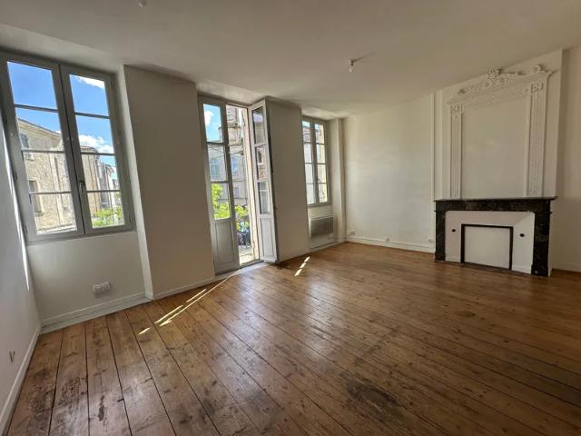 Location Appartement Place de l'Horloge, Langon