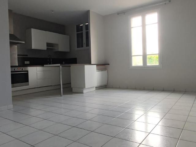 Location Appartement Place Des Deportes, Combourg