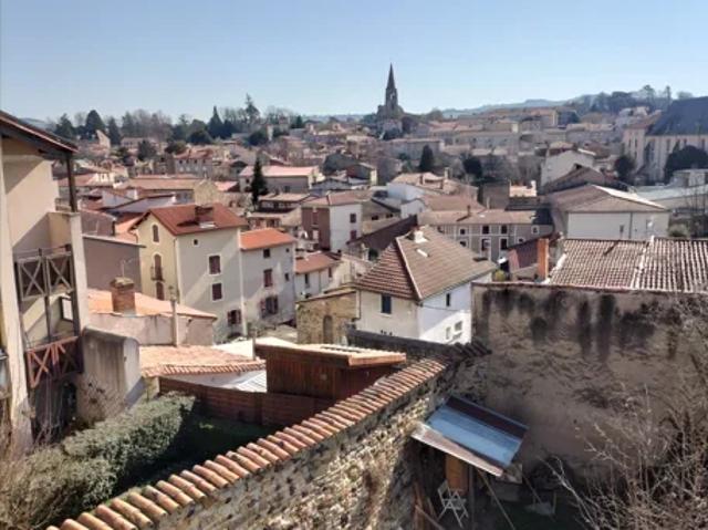 Location Appartement Place des Écoles, Billom