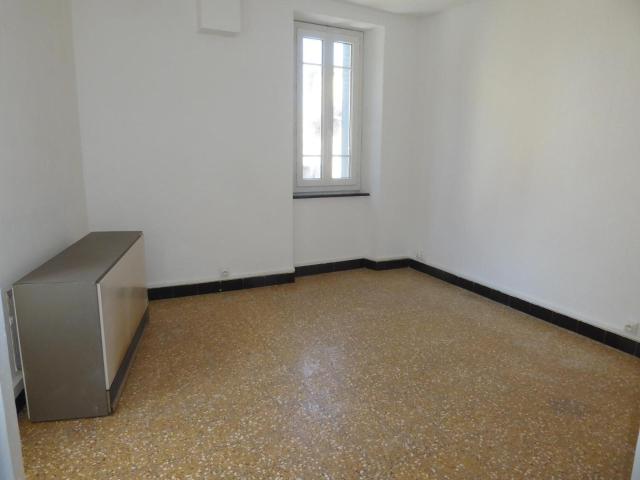 Location Appartement Place des Magnans, Chassiers