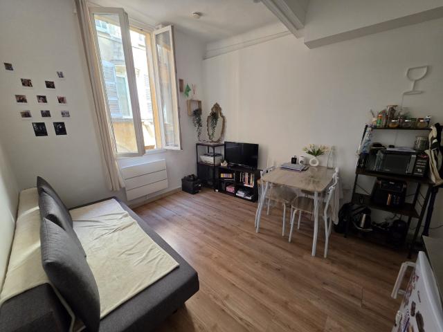 Location Appartement Place des Martyrs de la Résistance, Aix en Provence