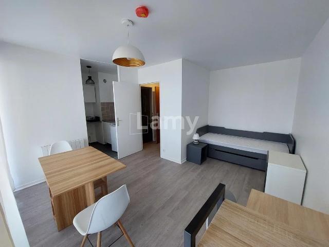 Location Appartement Place des Trois Gares, Cergy