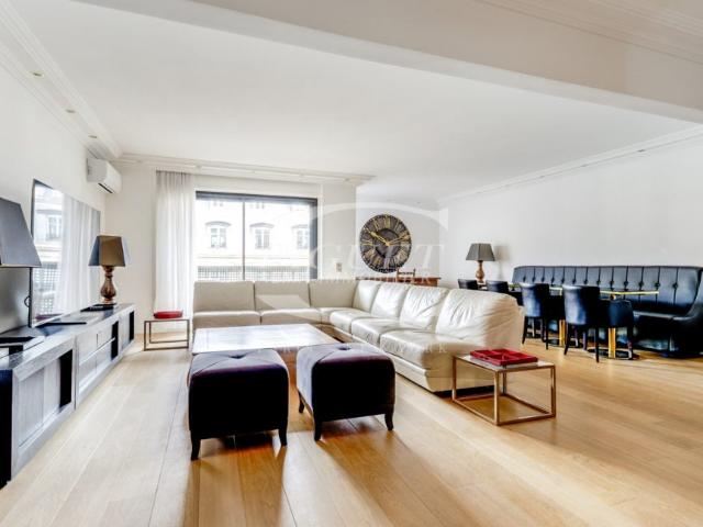 Location Appartement Place du Trocadéro, Paris
