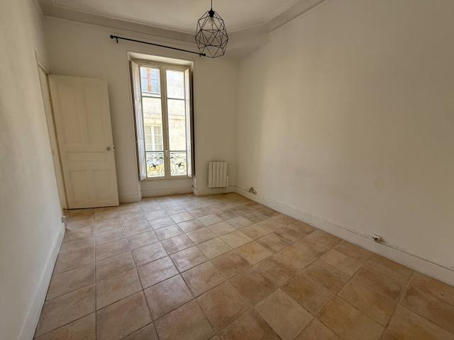 Location Appartement Rue de l'Horloge, Nîmes