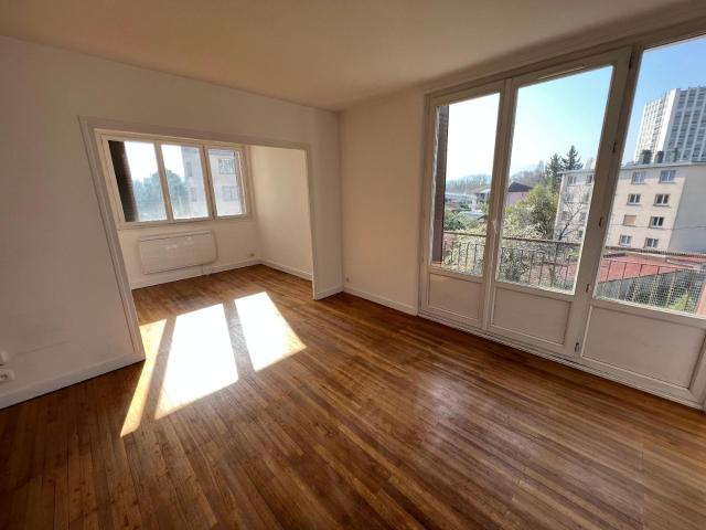 Location Appartement Place du Charmeyran, La Tronche