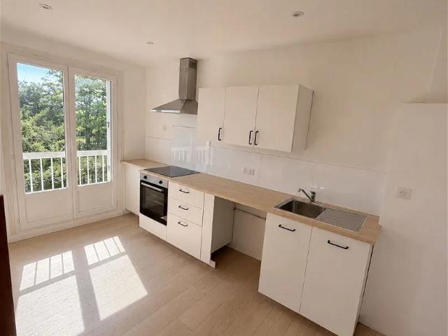 Location Appartement Place du Commandant Charcot, Migennes
