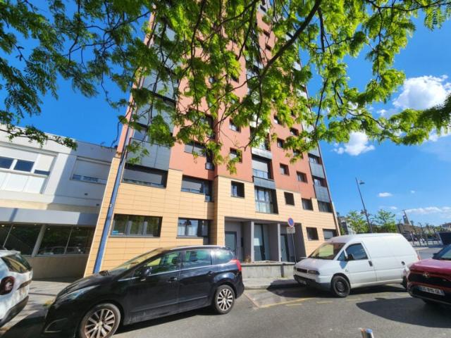 Location Appartement Place du Commerce, Tinqueux