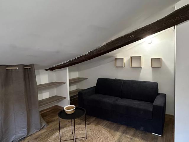 Location Appartement Place du Commerce, Aire sur l'Adour