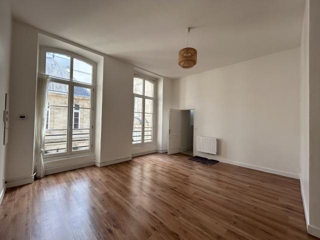 Location Appartement Place du Colonel Raynal, Bordeaux