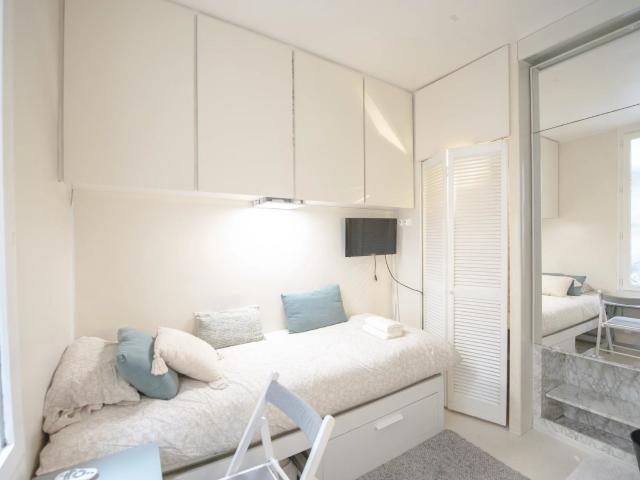 Location Appartement Place du Louvre, Paris