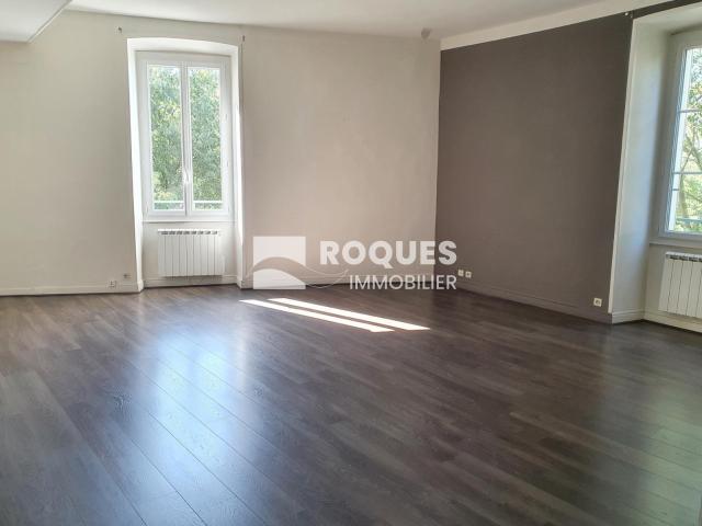 Location Appartement Place du Mandarous, Millau