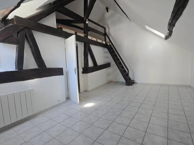 Location Appartement Place du Marché, Arpajon