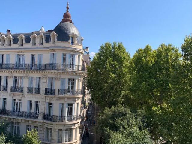 Location Appartement Place du Marché des Capucins, Marseille