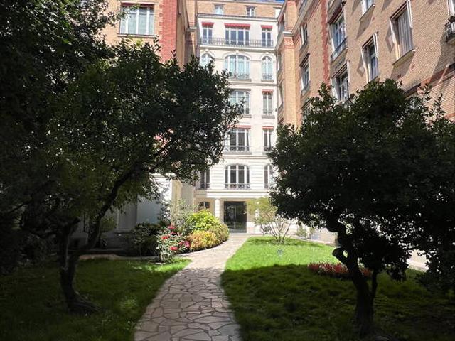 Location Appartement Place du Maréchal de Lattre de Tassigny, Paris