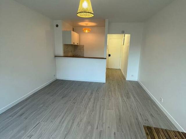 Location Appartement Place du Maréchal de Lattre de Tassigny, Paris