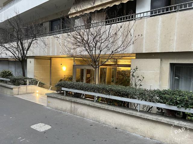 Location Appartement Place du Maréchal de Lattre de Tassigny, Paris