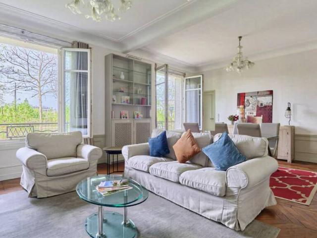 Location Appartement Place du Maréchal de Lattre de Tassigny, Paris