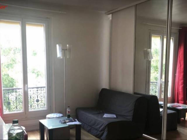 Location Appartement Place du Maréchal de Lattre de Tassigny, Paris