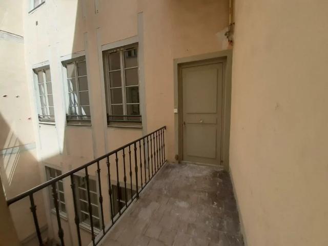 Location Appartement Place du Port Neuville, Lyon