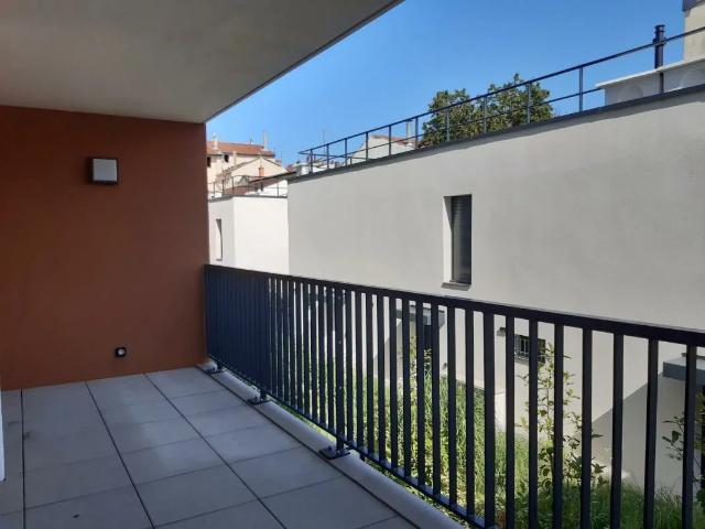 Location Appartement Place du Port Neuville, Lyon