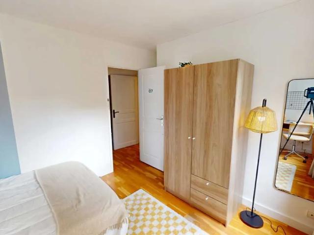 Location Appartement Place Étienne Pernet, Paris