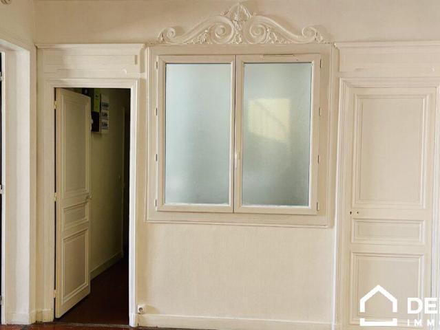 Location Appartement Place Félix Baret, Marseille