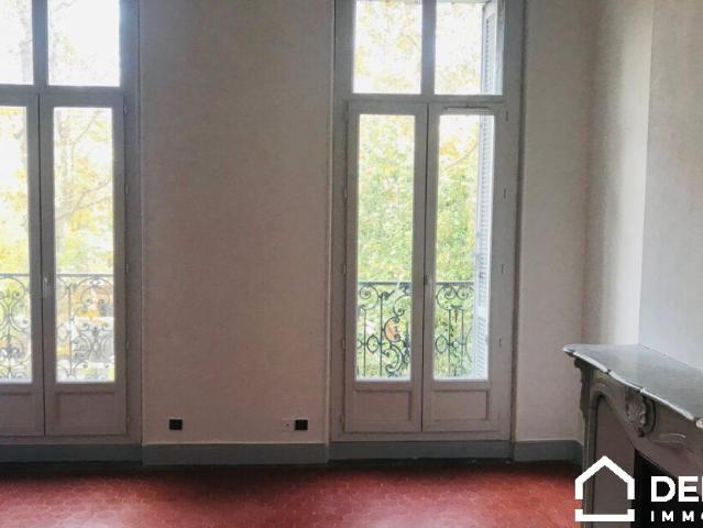 Location Appartement Place Félix Baret, Marseille