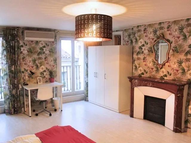 Location Appartement Place Félix Baret, Marseille