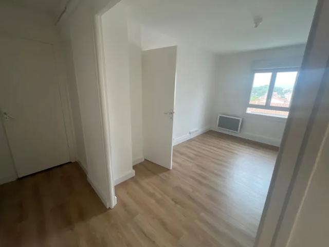 Location Appartement Place Henri de Lacaze Duthiers, Perpignan