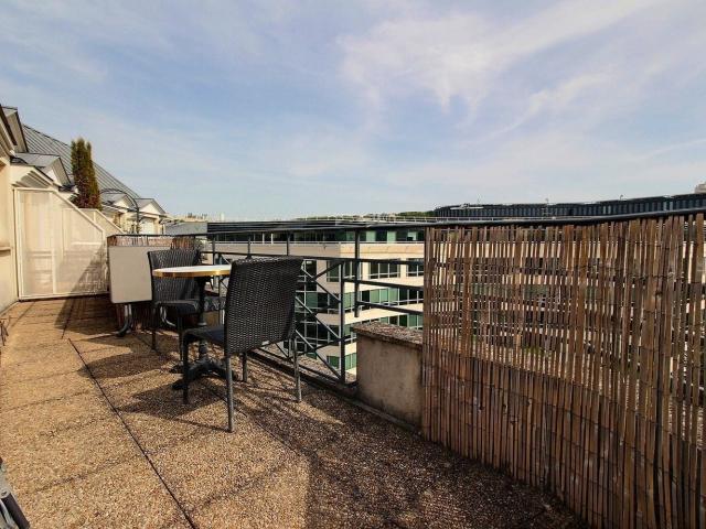 Location Appartement Place Jacques Madaule, Issy les Moulineaux